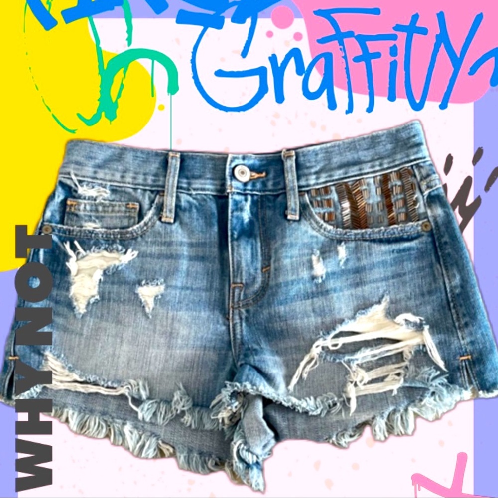Abercrombie & Fitch • 00 • Waist 24 • Short Shorts